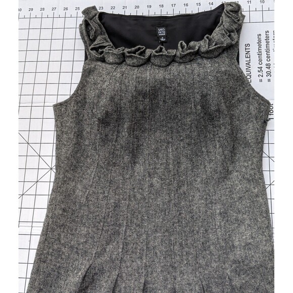 Saks Fifth Avenue Gray Wool Dress with Roses size 4 - Picture 6 of 16